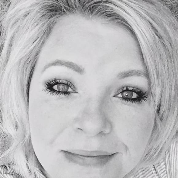 Meet your Posher, Sandy - Picture 1 of 1